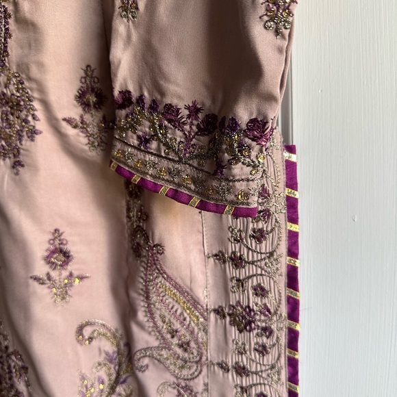 Pakistani Designer’s Asim Jofa 4 piece luxury fully embroidered suit - Picture 5 of 13